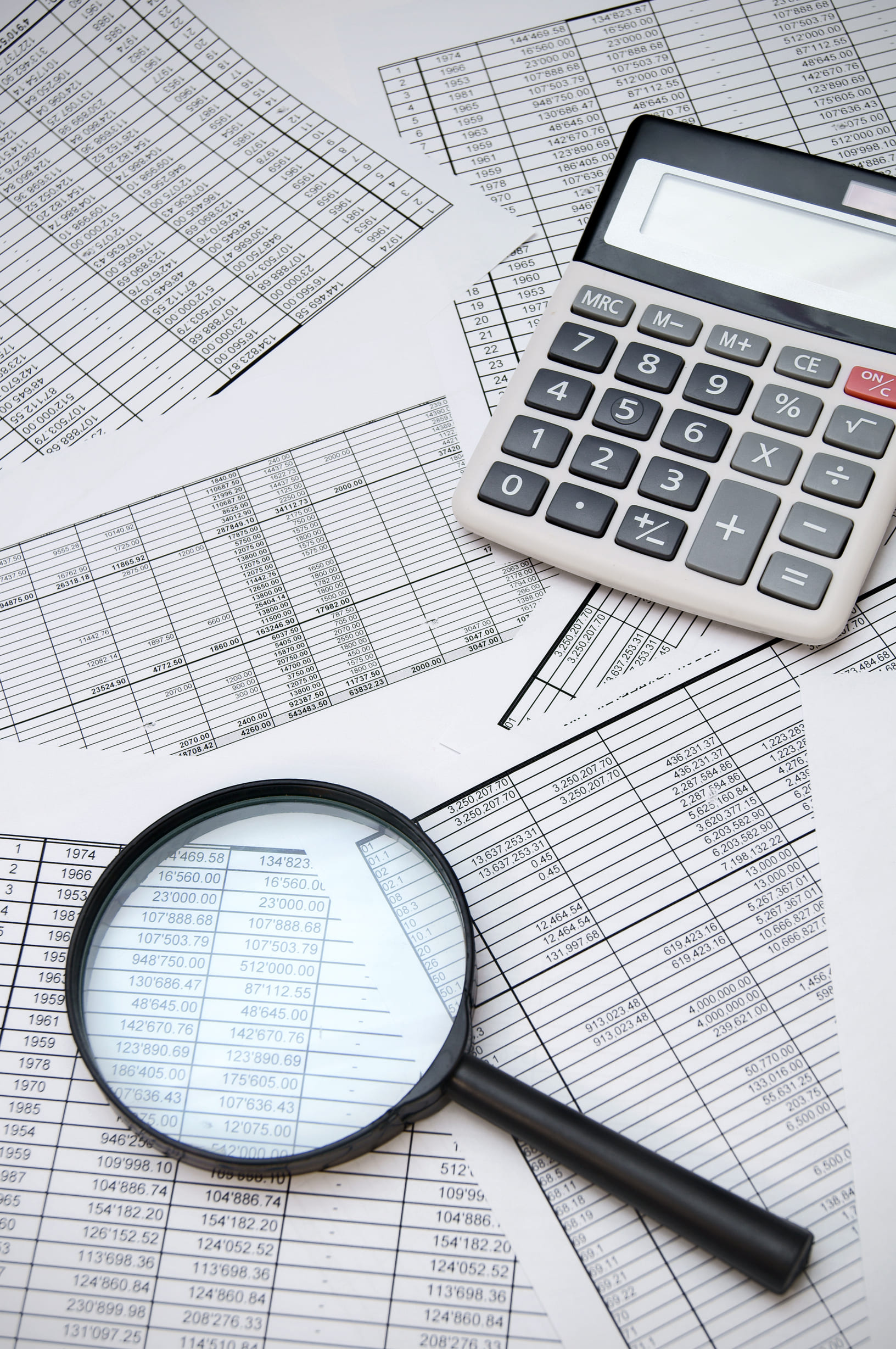 calculator-magnifier-documents
